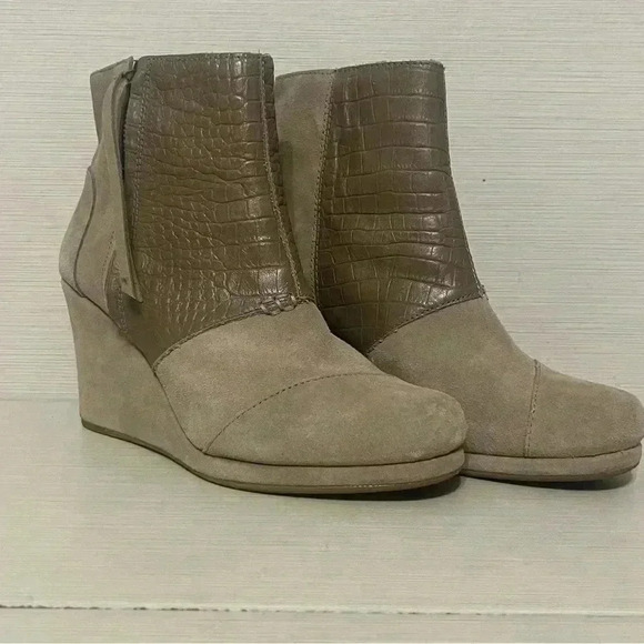 Tan crocodile patterned Toms suede boots - Picture 2 of 12